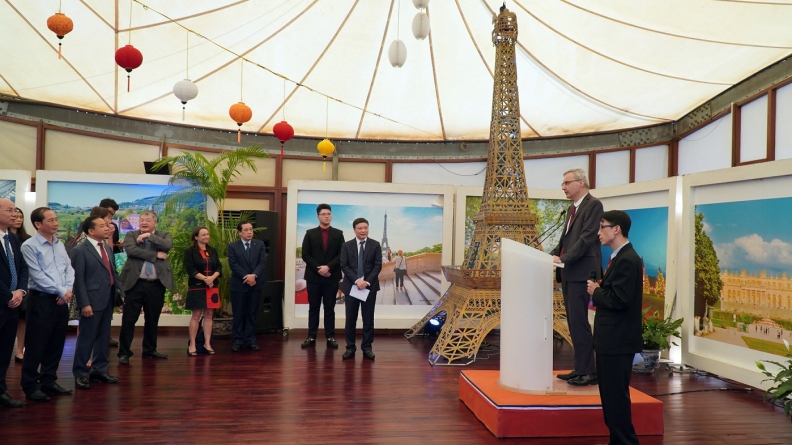 Réception du 14 juin 2022 à l'ambassade de France au Vietnam, réunissant anciens élèves et partenaires de l'INSP